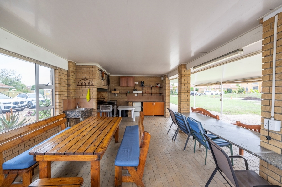 2 Bedroom Property for Sale in Sonstraal Western Cape